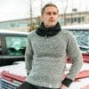 Sweater i islandsk uld med høj krave – grå