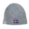 Strik hue i islandsk uld med flag – Lyseblå