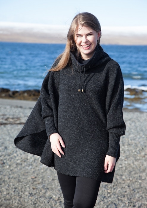 Poncho i islandsk uld – Sort